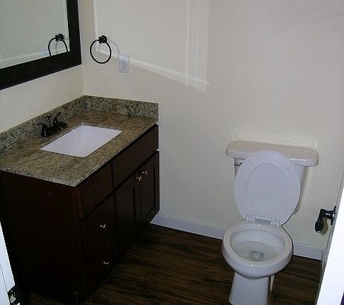 5th image of 921 Macinaw Rd Unit 3