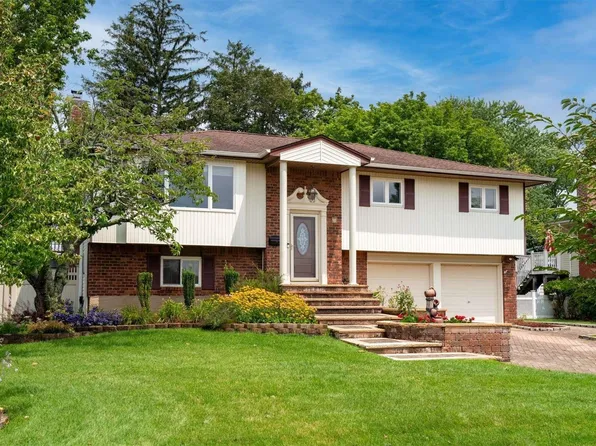84 Harvest Lane, Commack, NY 11725