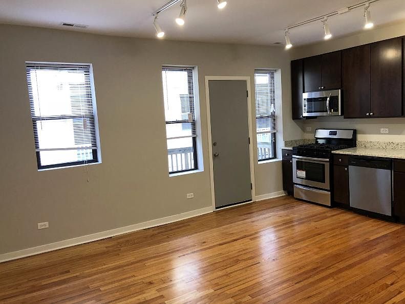 Studio like Living Room/Kitchen Area