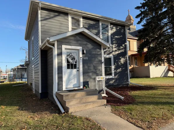 805 Oak St, Lisbon, ND 58054