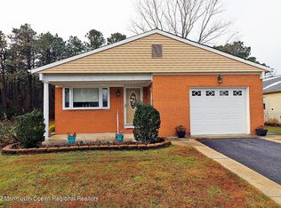 7 Bakoua Ct, Toms River, NJ 08757