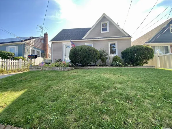 161 Jacob Street, Elmont, NY 11003