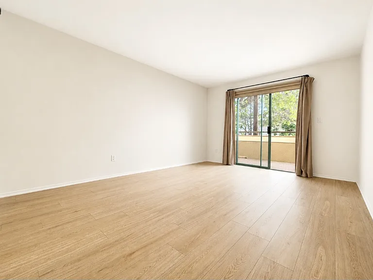 1444 S. Saltair — Photo 11