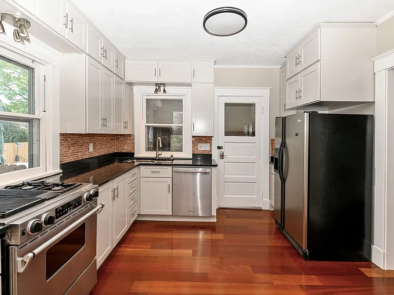 3634 Amberson Ave — Photo 13