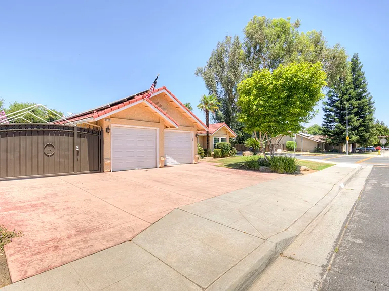 2197 Polson Ave — Photo 2