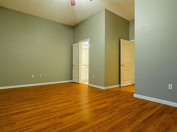 5th image of 4233 Benard Ct