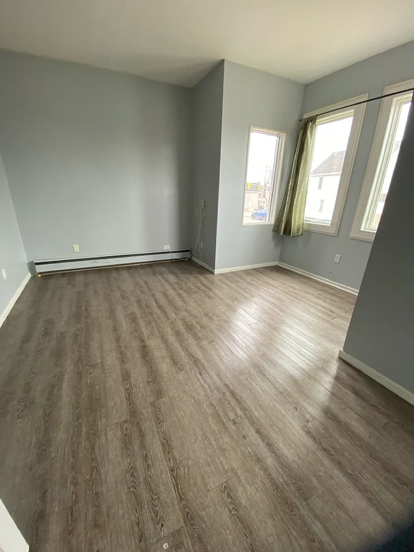 2 bed, $1,400 — Photo 4