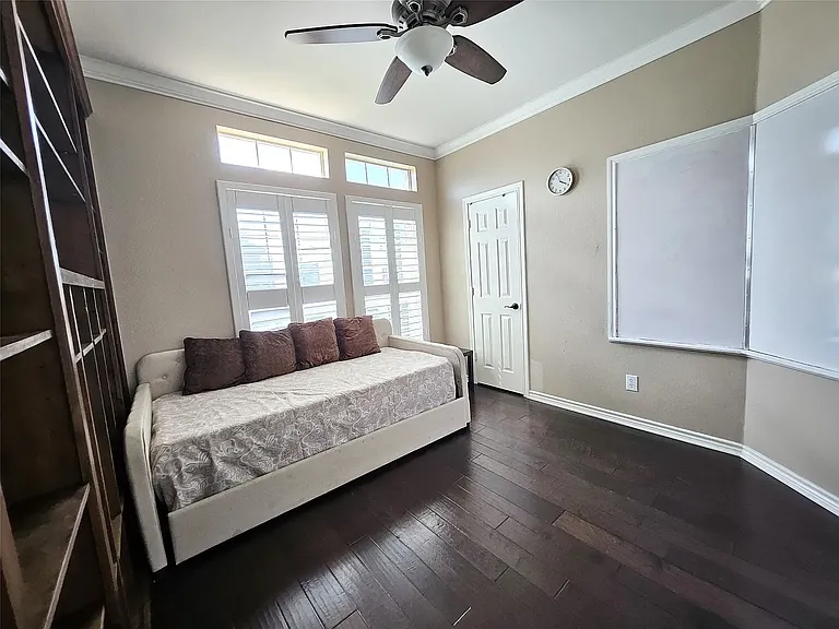 Ambrose Dr — Photo 15