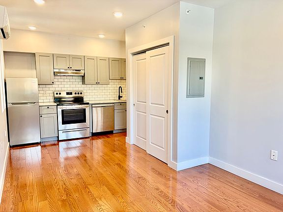 2nd image of 4508-10 Walnut St #200