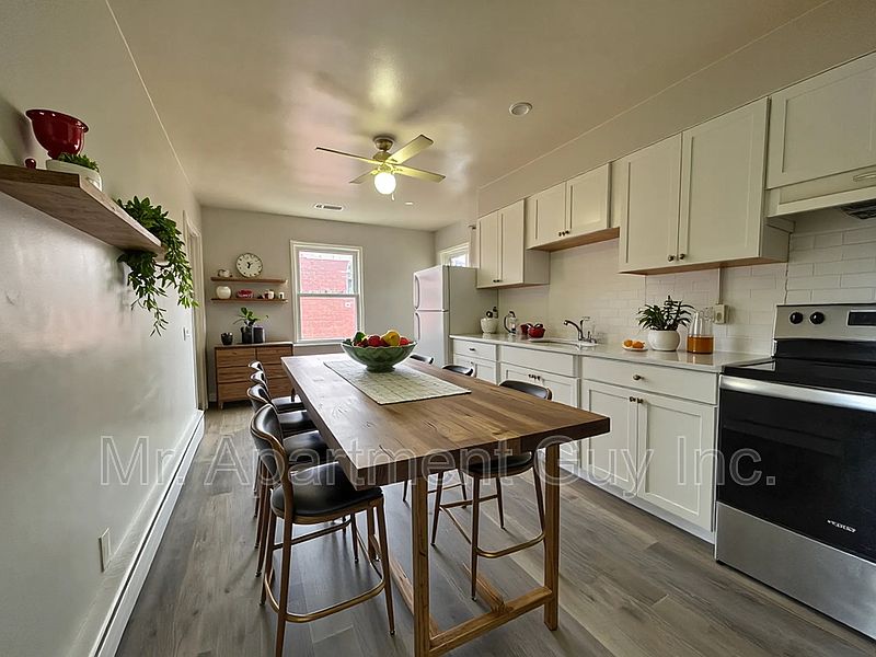 1st image of 1454 Barton St E Unit 3