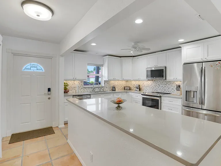 772 Nantucket Cir #B — Photo 11