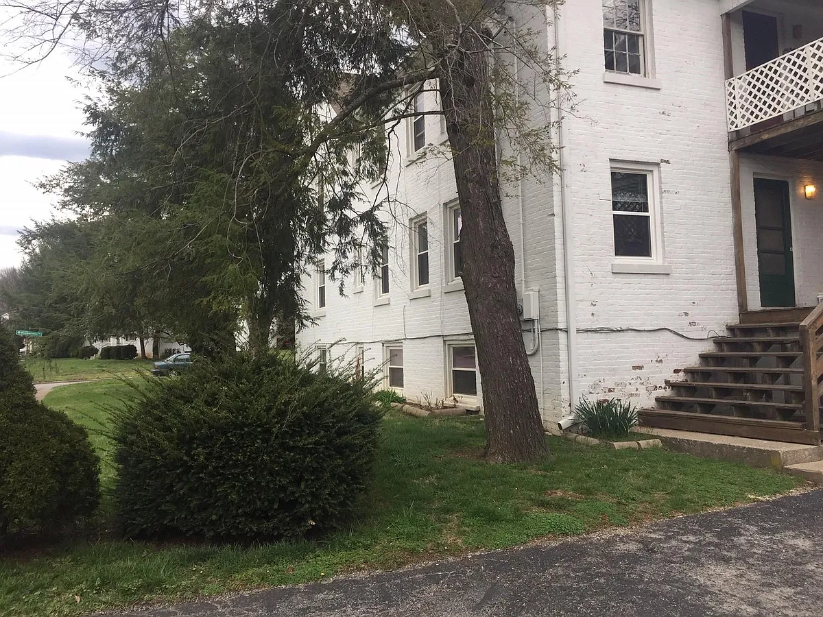 Building Photo - 1650 Meadowthorpe Ave