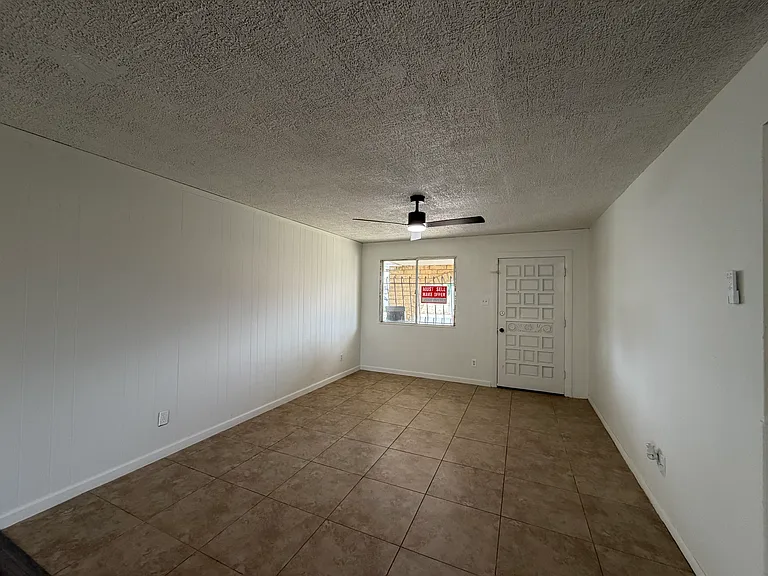 3215 N 65th Ave — Photo 3