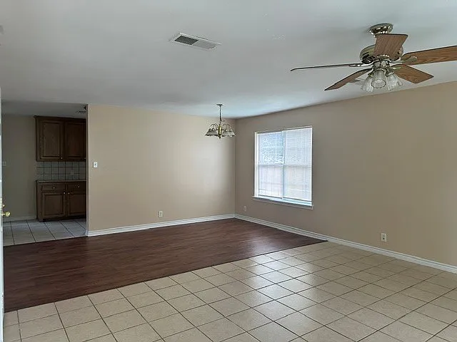 3 bed, 1.5 bath, 1431 sqft, $1,200 — Photo 3