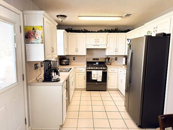 4th image of 30 Willard St