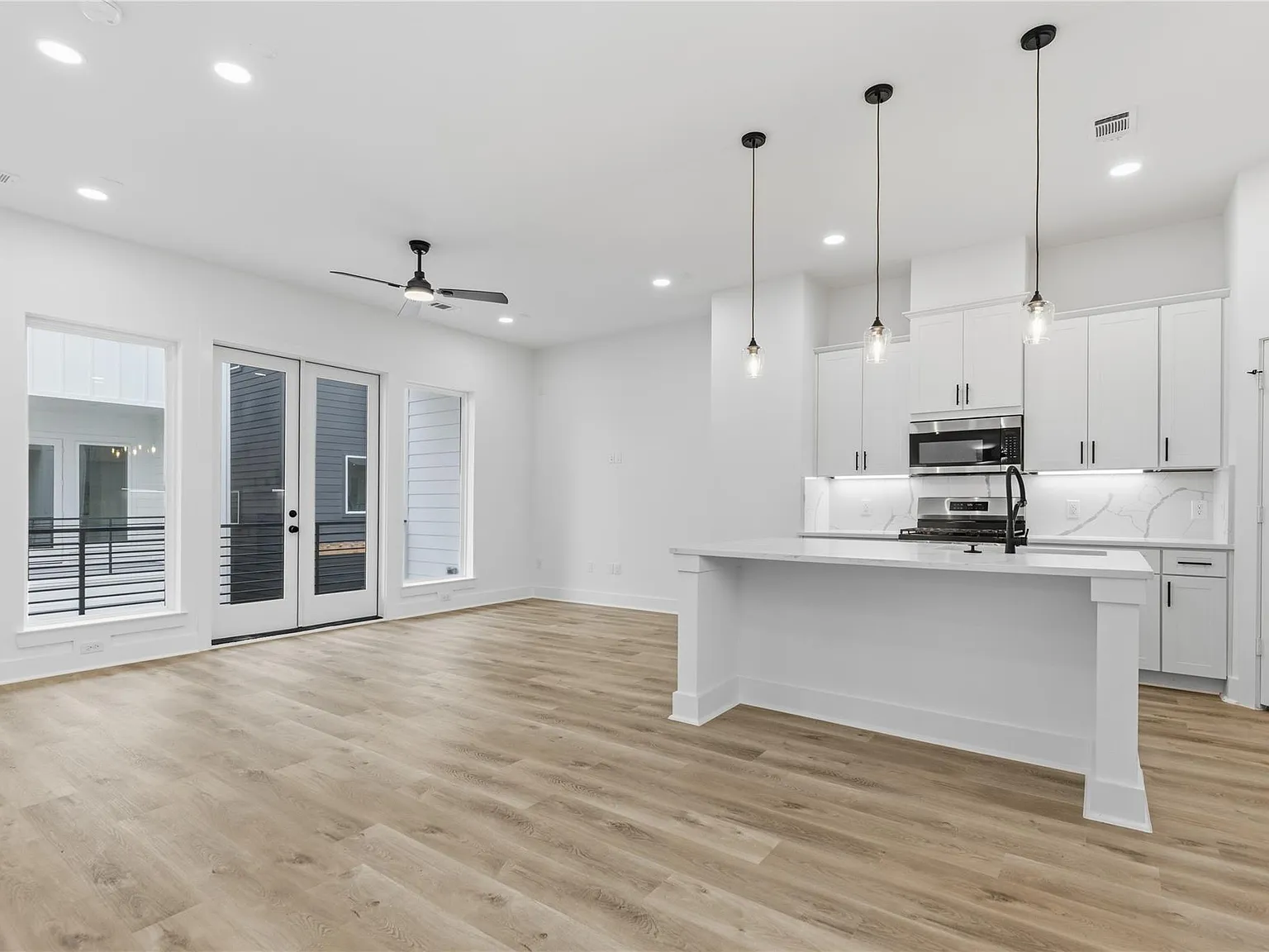 3 bed, 3.5 bath, 1966 sqft, $2,350 — Photo 1
