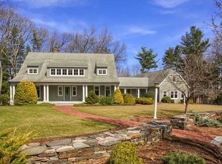 7 Strawberry Hill Ln, Tyngsboro, MA 01879