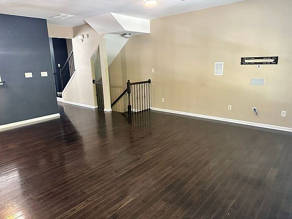5th image of 234 W Bland St