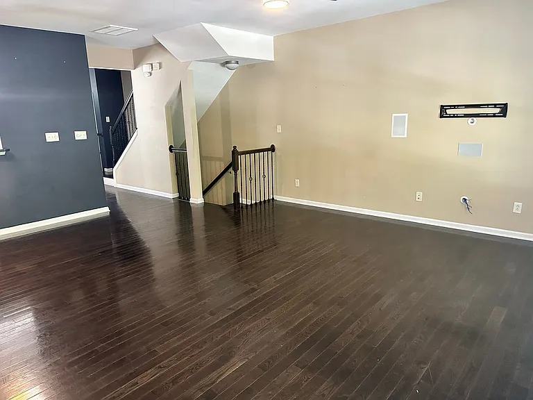 234 W Bland St — Photo 5