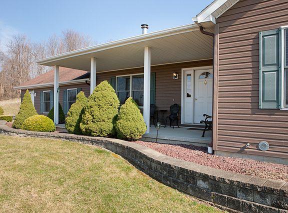 3rd image of 15 Lauren Ln