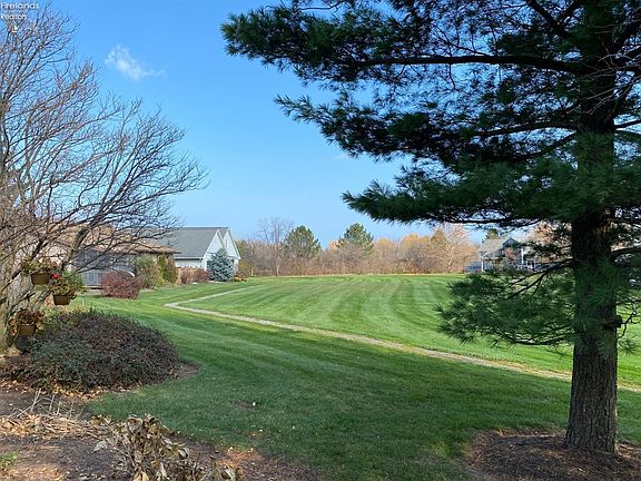 5th image of 808 Martha Dr