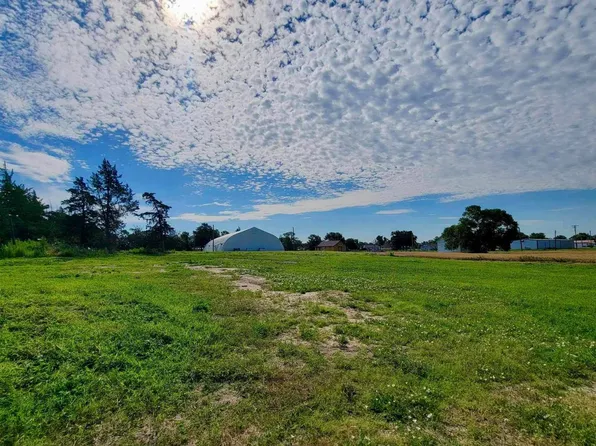 290 NW 2nd St, Kirwin, KS 67644