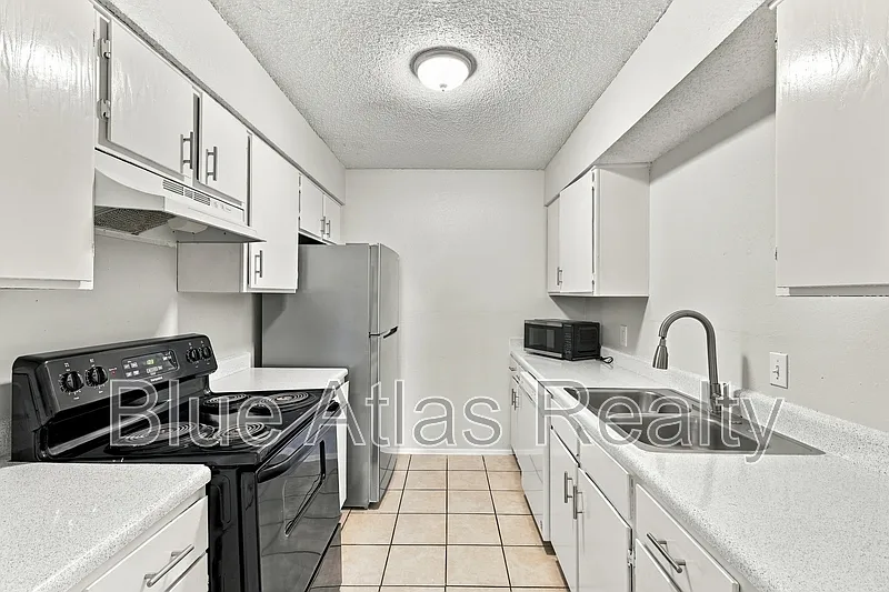 2 bed, 1.0 bath, 900 sqft, $1,275 — Photo 3