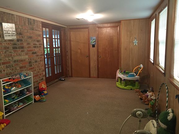 4th image of 265 E Herring St