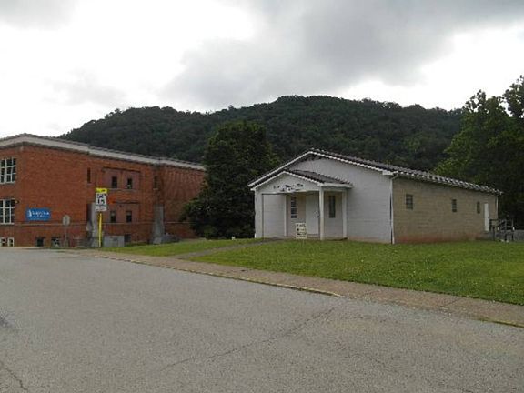 2nd image of 48 Kanawha Ave