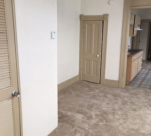 4th image of 668 E Market St