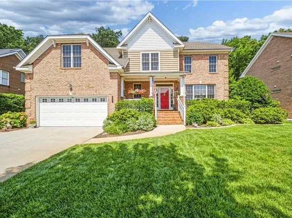 581 Hunts Pointe Dr, Virginia Beach, VA 23464