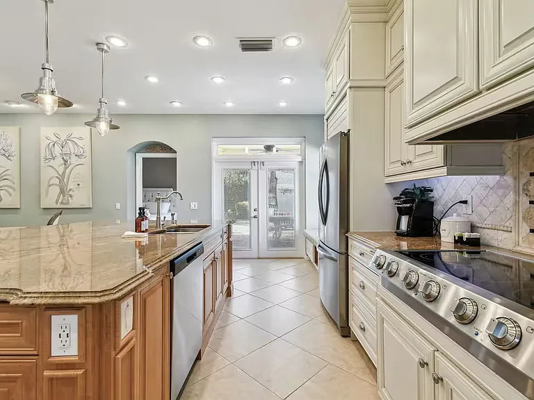 3744 Golden Eagle Dr — Photo 4