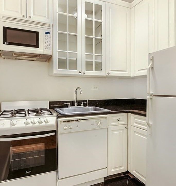2nd image of 150 W 82nd St APT 5E