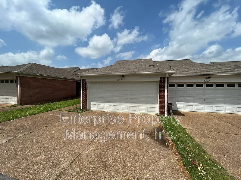 3 bed, 2.5 bath, 1500 sqft, $1,695 — Photo 2
