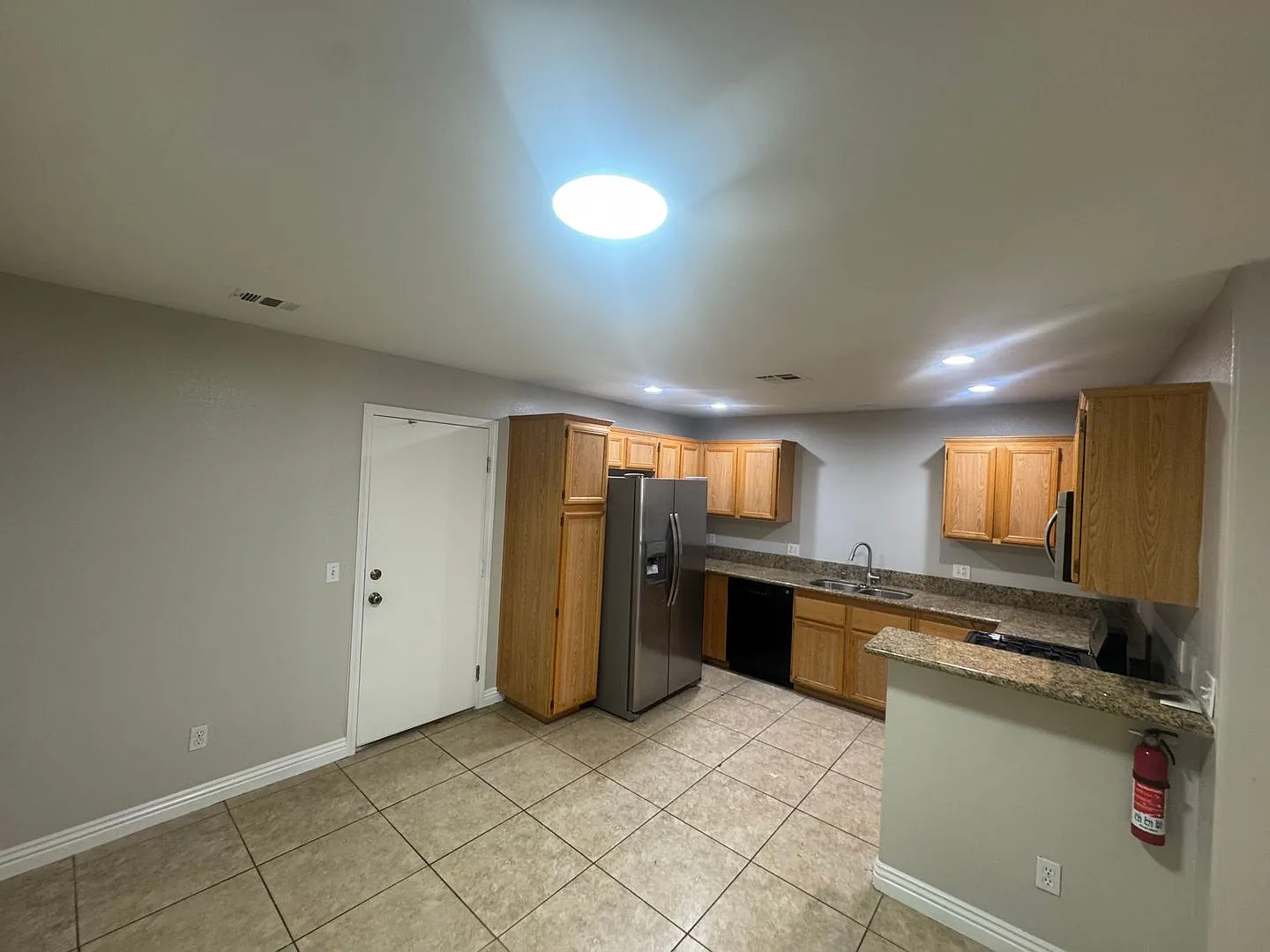 Great home 3br, 2.5bth, 2cg, located in gated community — Photo 3