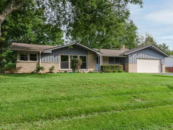 2400 W Rochelle AVENUE, Glendale, WI 53209