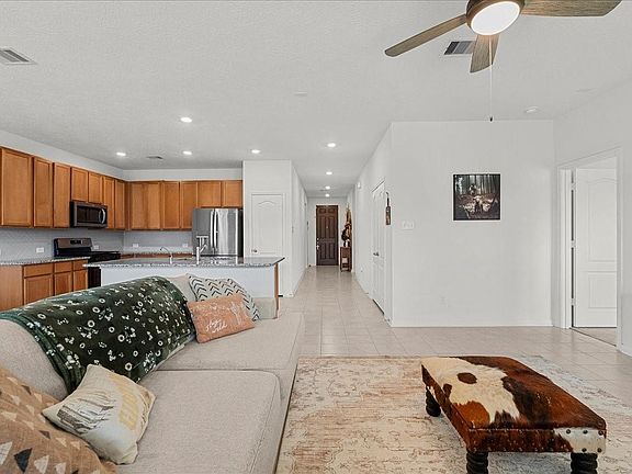 3rd image of 714 Allana Ln