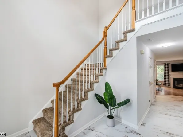 16 Cotton Ct, Hardyston Twp., NJ 07419