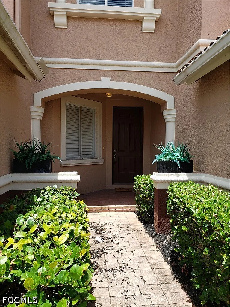 3 bed, 2.5 bath, 1707 sqft, $2,250 — Photo 2