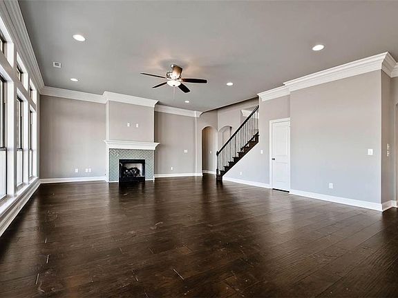 3rd image of 3118 N Bellagio Dr