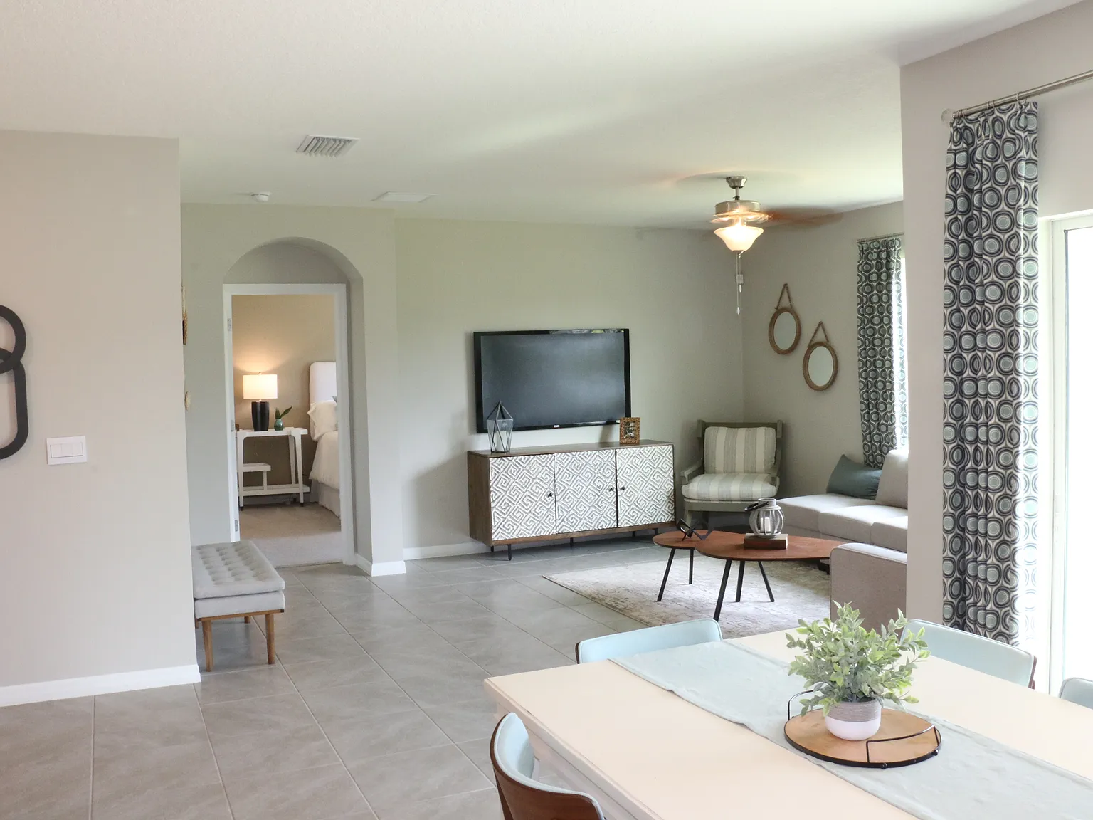 4 bed, 1828 sqft, $2,990 — Photo 4