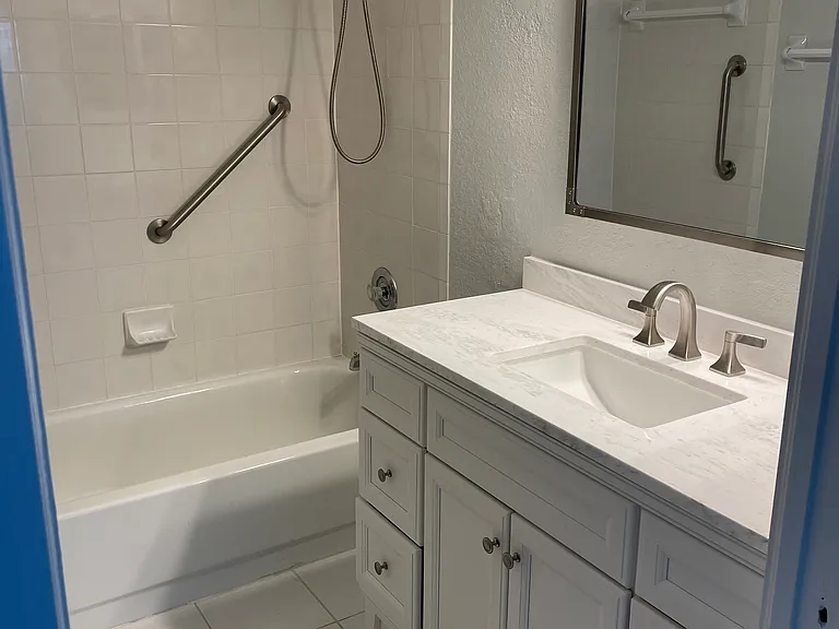 Guest bath.