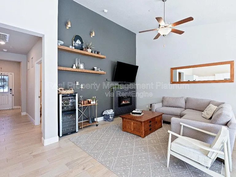 2170 Hermosa Ave — Photo 3