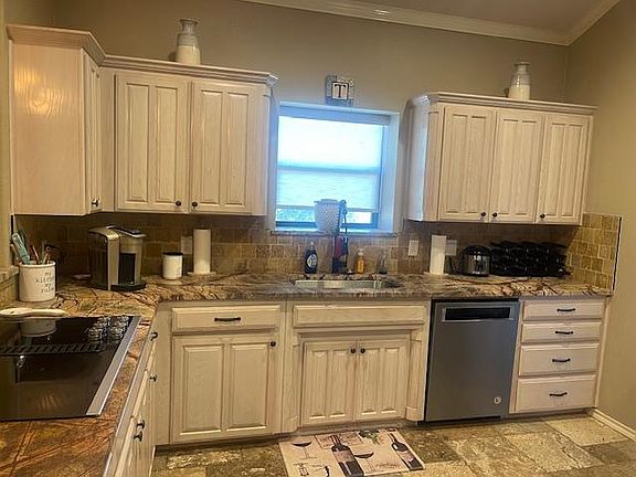 4th image of 1467 Creekview Ct