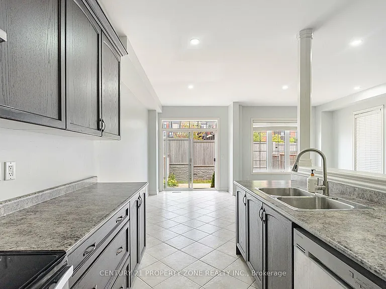6 Dufay Rd — Photo 5