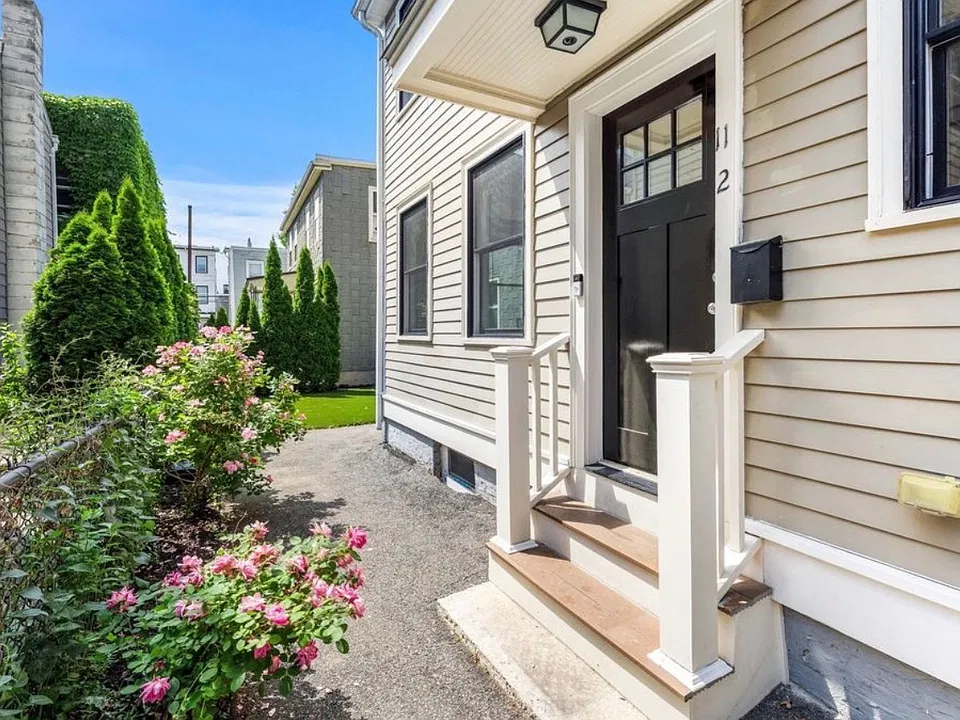 11 8th St #1