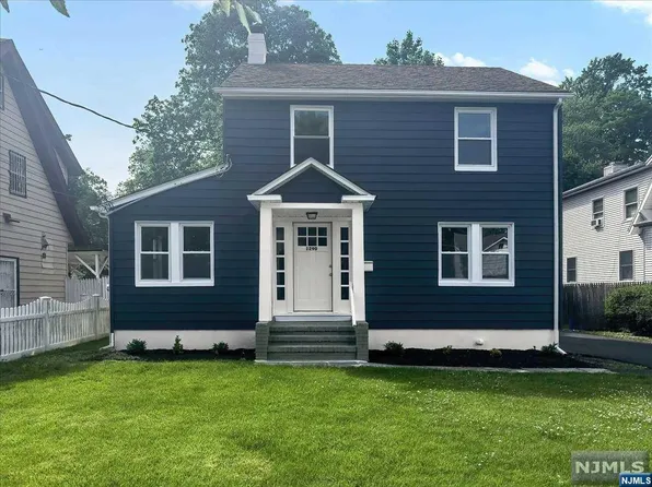 1290 Beaumont Ave, Teaneck, NJ 07666