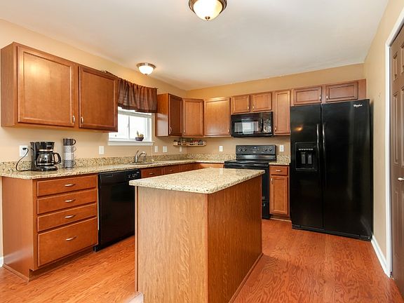 3rd image of 9102 Parkland Dr