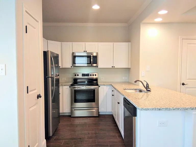 6315 Melanzane Ave #1 — Photo 11