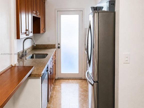 4th image of 549 Meridian Ave APT 4